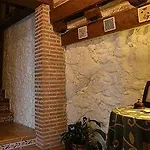 Rural Luna Y Rural Lunaposada Guest house Candeleda