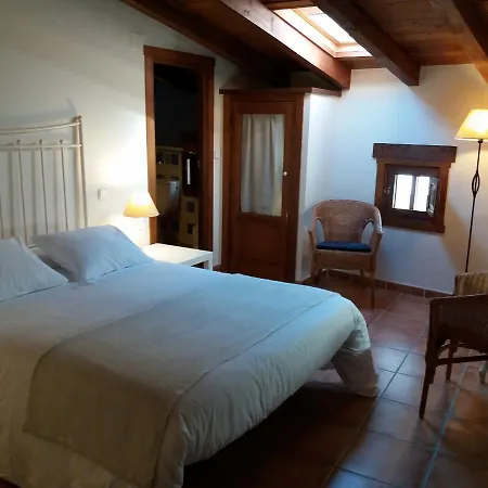 Rural Luna Y Rural Lunaposada بيت ضيافة 2*