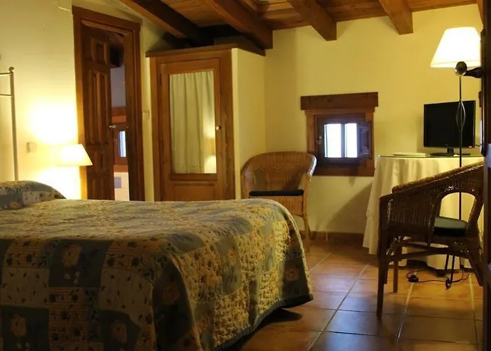 Rural Luna Y Rural Lunaposada 2* 칸델레다